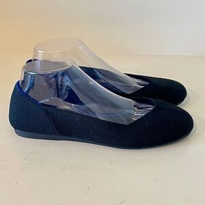 Rothy's 8.5 NWOT Round Toe Black Flat New Knit Slip On Casual